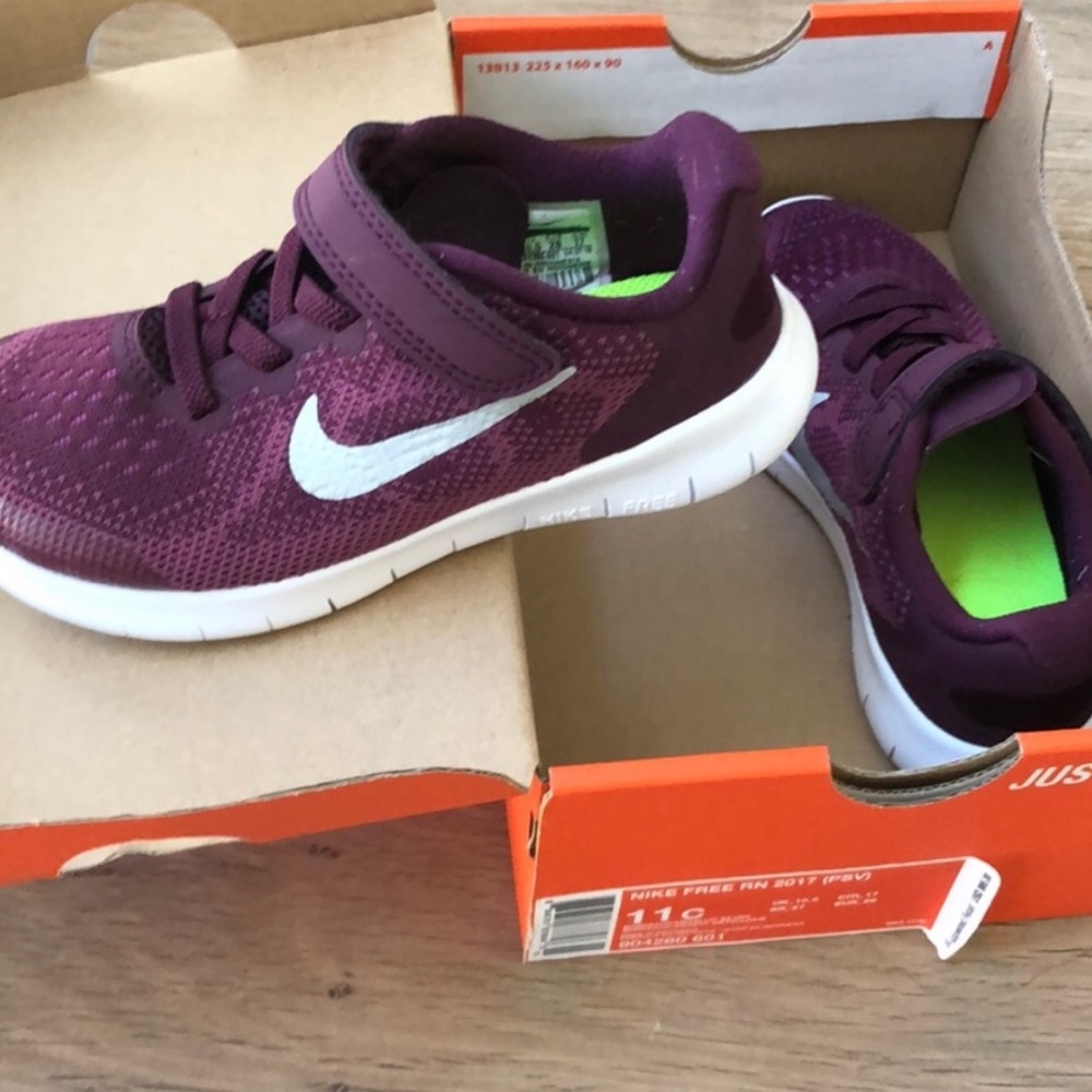 Girls Nike Free Sneakers